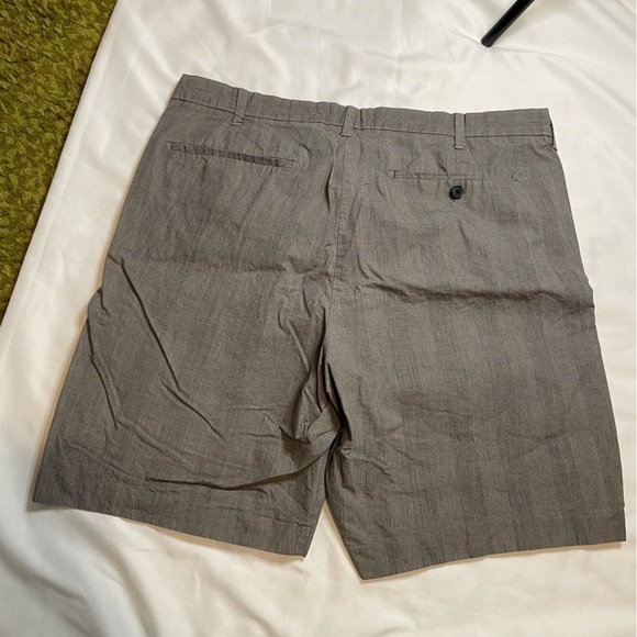 Men’s Gap size 36 gray shorts - Picture 3 of 4